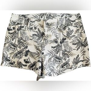 Old Navy Pixie leaf pattern shorts size 2.